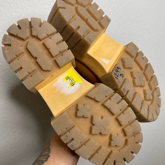 Madden Girl Phoebe Brown Booties / Size 6 - Picture 4 of 7